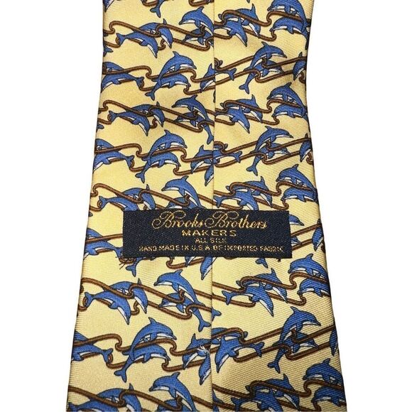 Brooks Brothers Yellow Dolphin Print Handmade 100% Silk Neck Tie - Picture 3 of 5